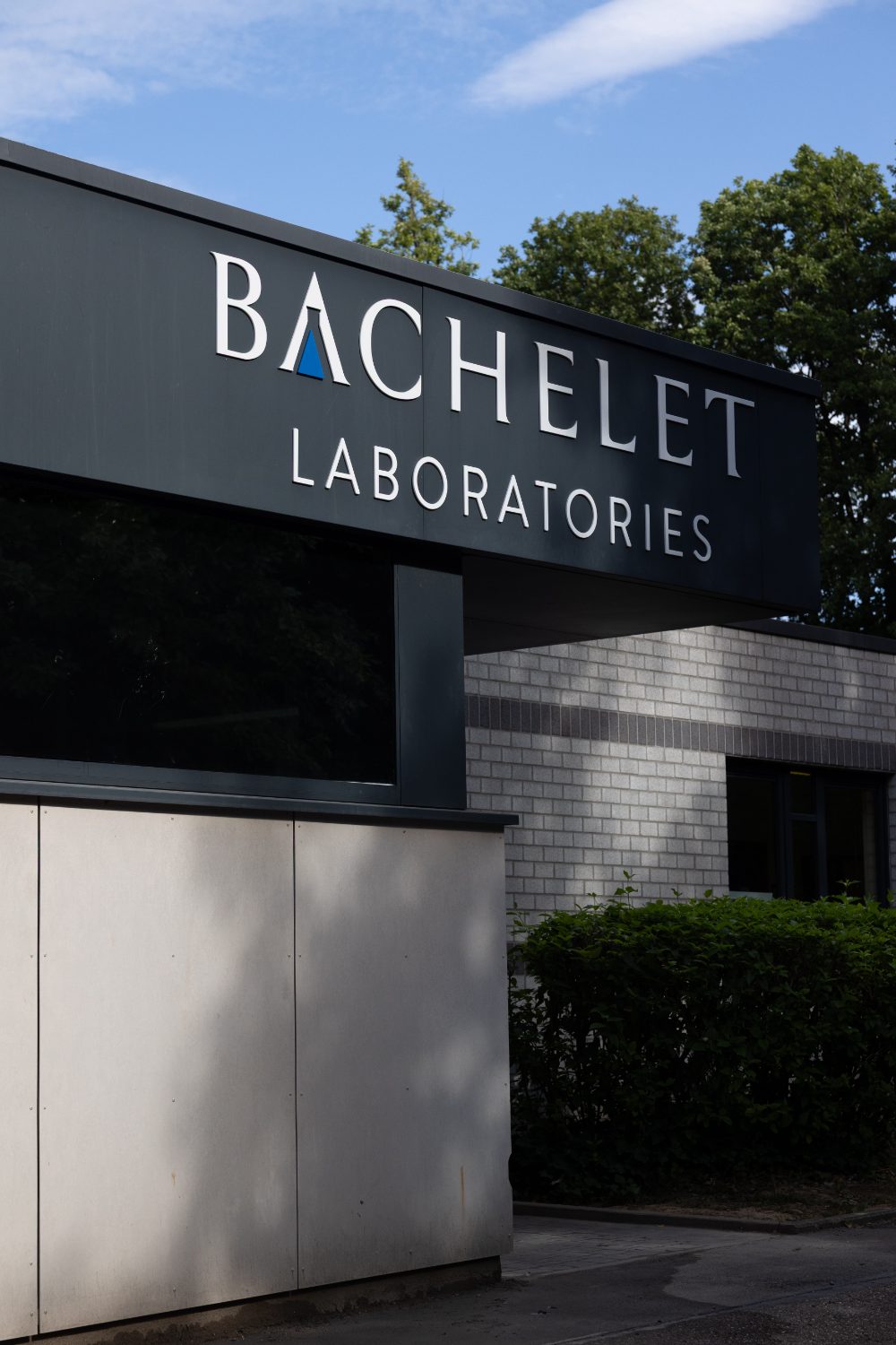 Bachelet Laboratories building