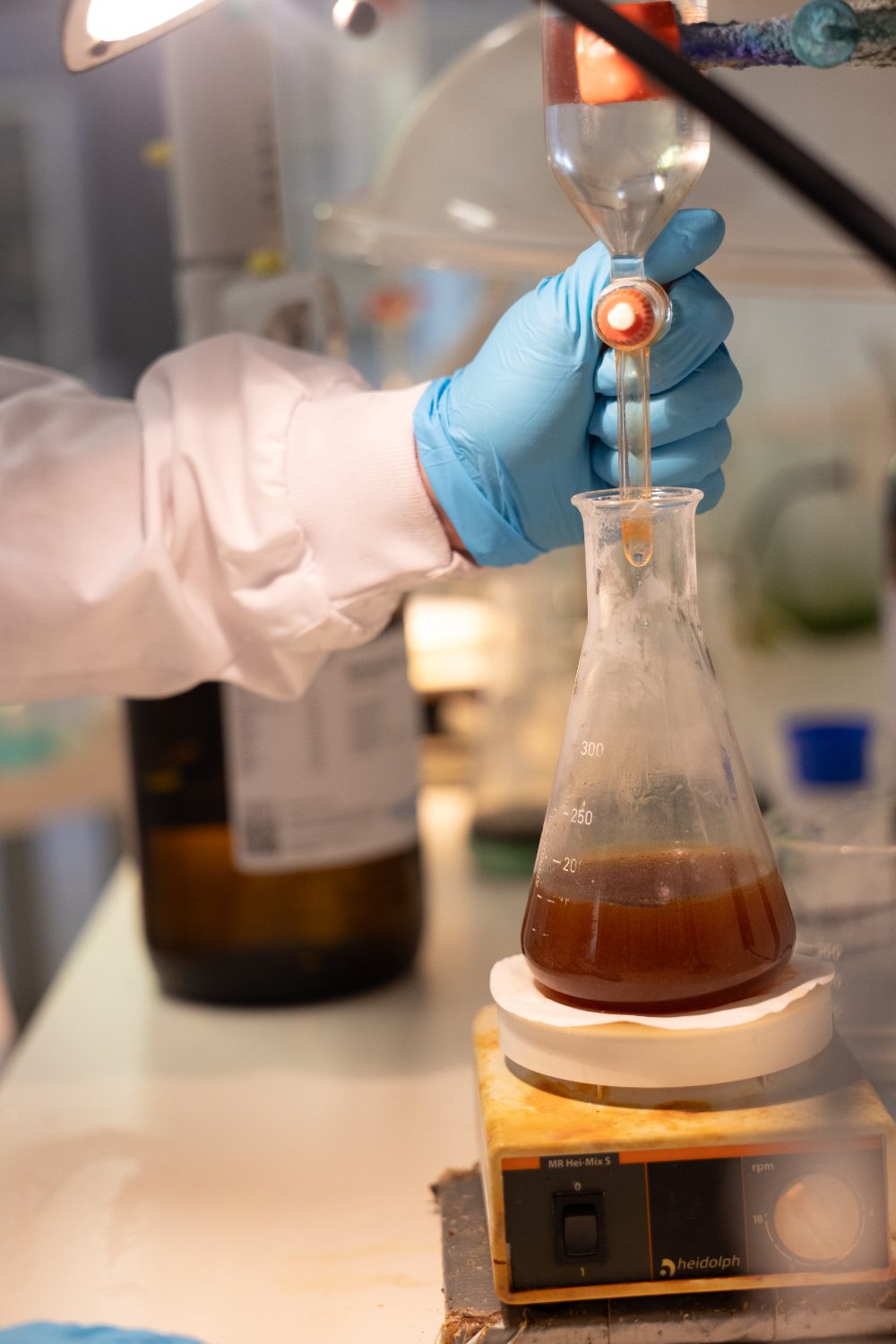 Vivid chemistry at Bachelet