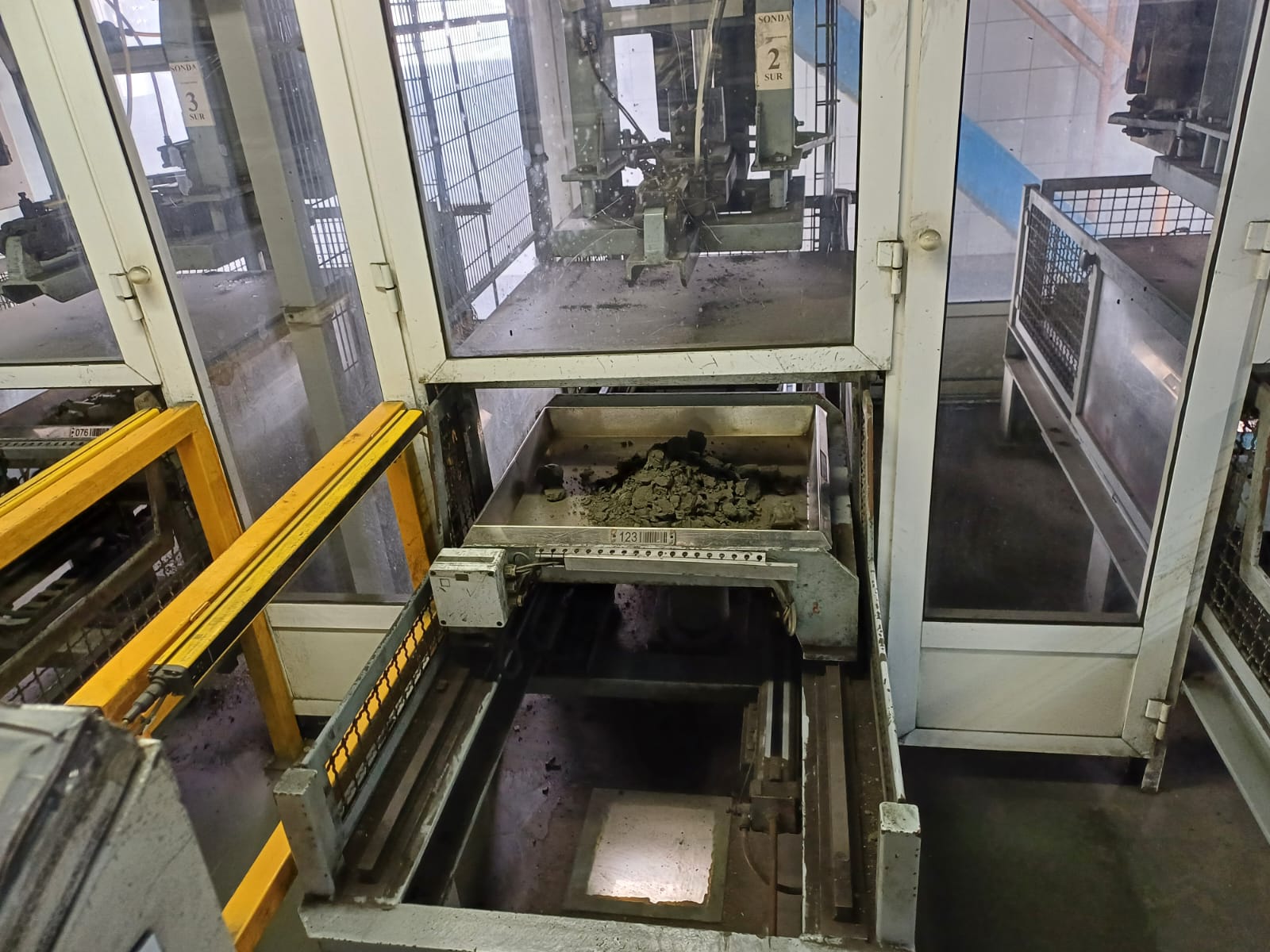 Automatic sampling of a metal concentrate cargo at the port of Huelva, Spain