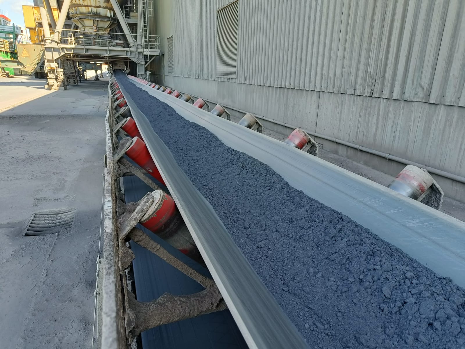 Independent inspection and supervision of metal cargoes at port
